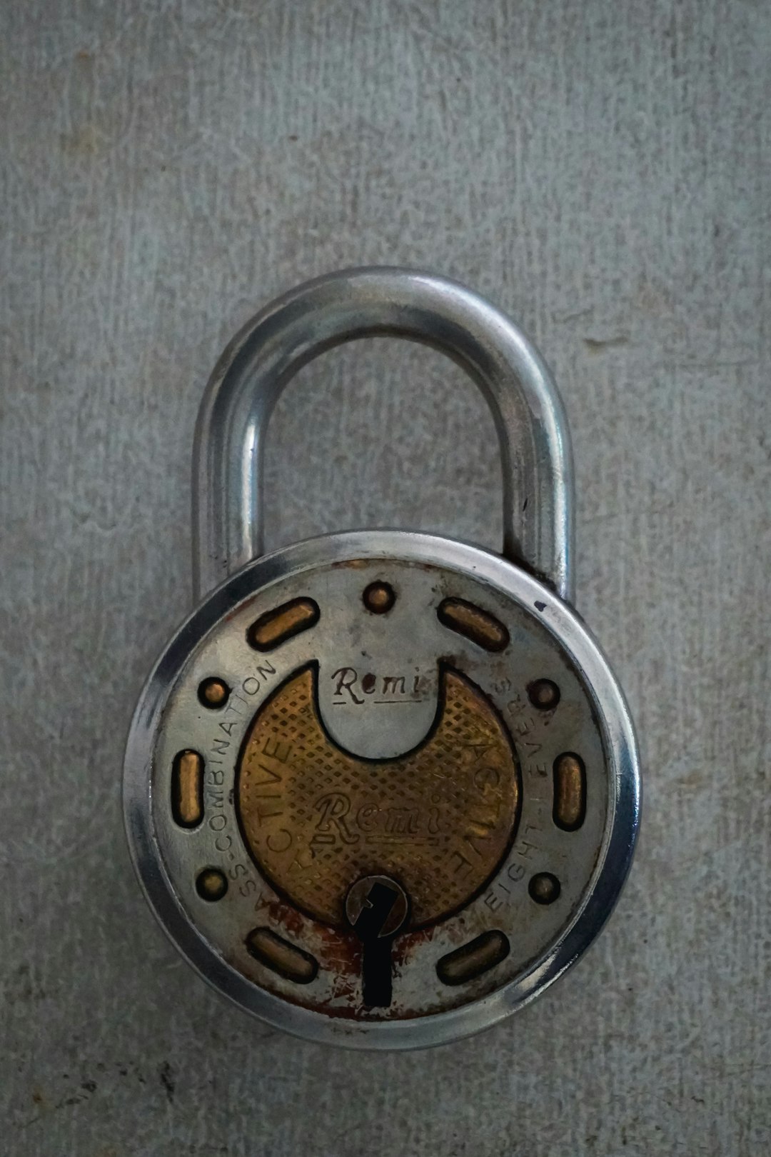 why-choose-us vintage-metal-padlock-with-brass-inlay-detail-dnmhzzzzdz0